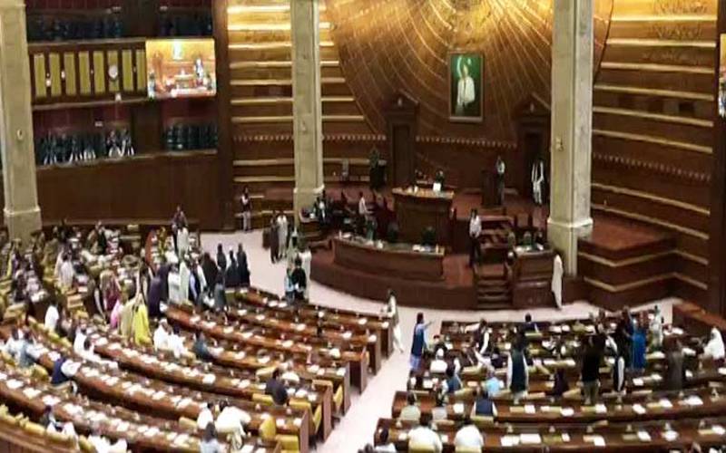 پنجاب اسمبلی میں نومنتخب ارکان نے اپنے عہدوں کا حلف اٹھا لیا