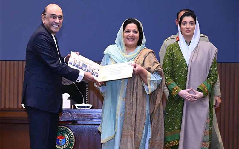 صدرمملکت آصف زرداری کا نیشنل ڈیفنس یونیورسٹی اسلام آباد کا دورہ،اسناد تقسیم