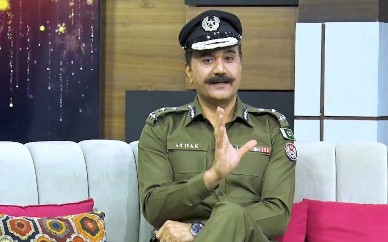کالے شیشے  اورغیر نمونہ نمبر پلیٹس،پولیس افسران واہلکارہوجائیں ہوشیار