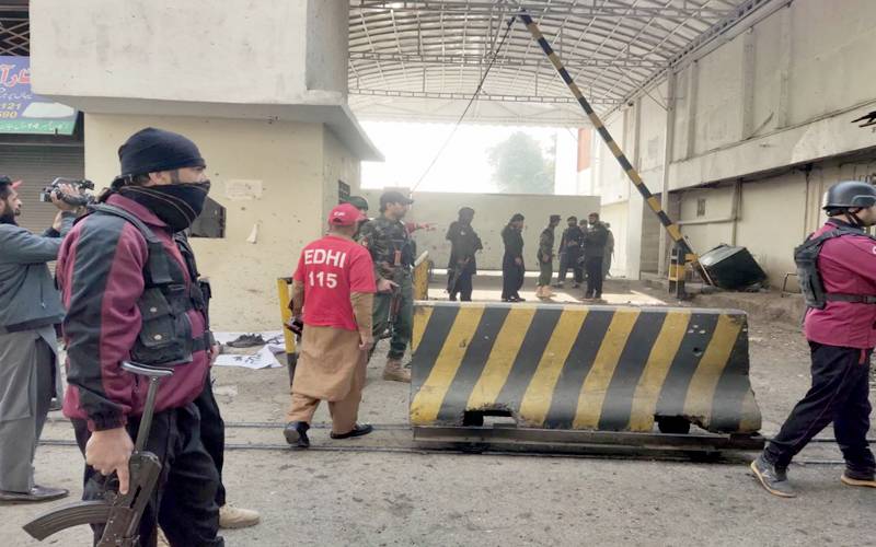 ایف سی ہیڈ کوارٹر خودکش دھماکہ: تینوں حملہ آوروں کے افغان شہری ہونے کی تصدیق 