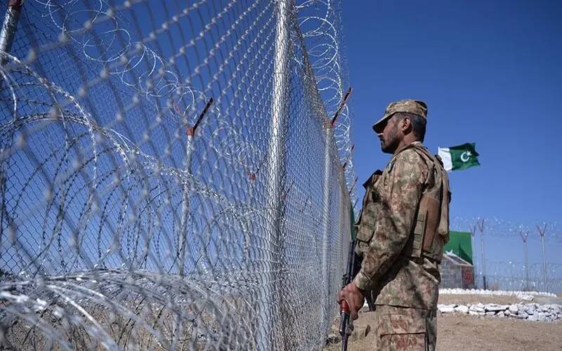 پاکستان اور افغانستان فوجی تصادم کی نئی لہر کی طرف بڑھ رہے ہیں: امریکی میڈیا