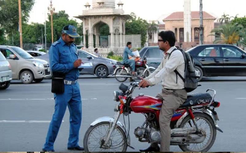 ایک روز میں پنجاب بھر میں تقریباً 64 ہزار چالان، 8 کروڑ سے زائد کے جرمانے عائد