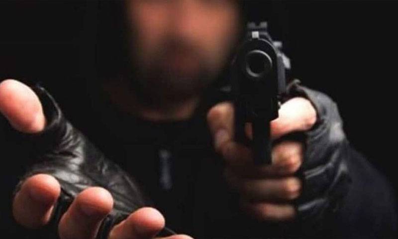 مویشیوں کی خریداری کیلئے آیا شخص لٹ گیا، 3ڈاکو اسلحہ کے زور پر 3  کروڑ  لوٹ کر فرار 