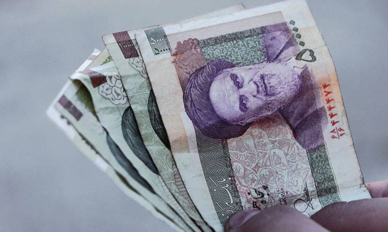 جوہری پابندیوں نے ایرانی معیشت کو مزید نچوڑ لیا، 12 لاکھ ریال کا 1 ڈالر 