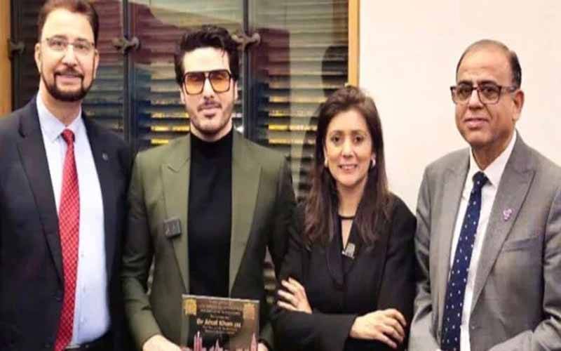 احسن خان کو برطانوی پارلیمنٹ نے ایوارڈ سے نواز دیا