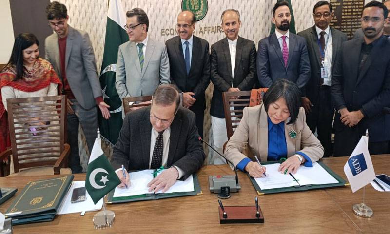 پاکستان اورایشیائی ترقیاتی بینک کے درمیان 3 اہم معاہدوں پر دستخط