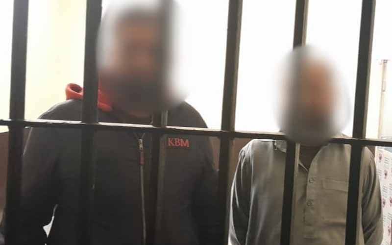 رکشہ ڈرائیور کی منت سماجت کرتےہوئےوائرل ویڈیو کامعاملہ,دونوں اہلکارحوالات میں بند,مقدمہ درج 