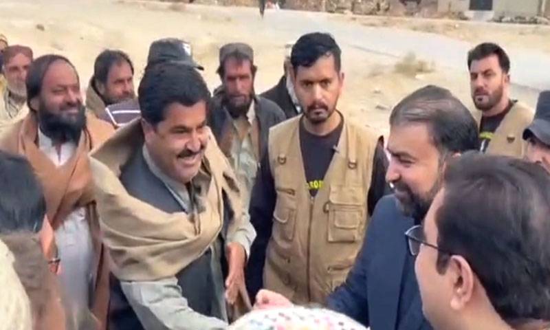 وزیراعلیٰ بلوچستان پشین کے دورہ پر عوام میں گھل مل گئے،بچوں کیساتھ بنٹے کھیلے