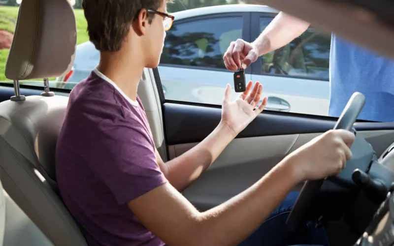 نابالغ بیٹے کو گاڑی چلانے کی اجازت دینے پر والد کو 3 سال قید کی سزا 