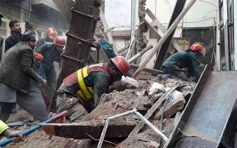 مناواں میں گھر کی چھت گر گئی،سالگرہ مناتے 3دوست جاں بحق،2 زخمی