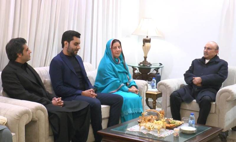 صدر آصف علی زرداری کی ثمینہ خالد گھرکی کے گھر آمد،بیٹے کی شادی پر پیشگی مبارکباد دی