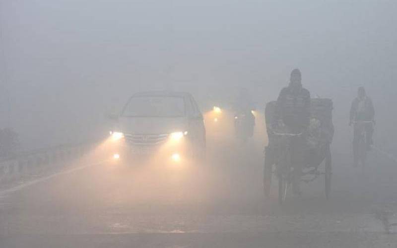  سندھ، پنجاب، کے پی کے مختلف علاقوں میں شدید دھند ، موٹروے بند