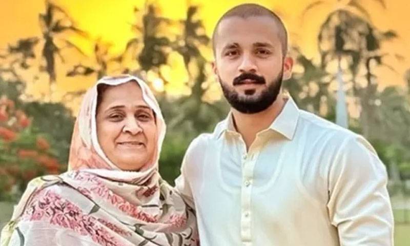 یو ٹیوبر اور ٹک ٹاکر رجب بٹ کے بیوی اور بیٹے سے نہ ملنے پر صارفین سیخ پا