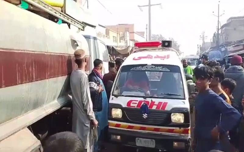 کراچی: کورنگی میں ٹینکر کی ٹکر سے 12 سال کا بچہ جاں بحق، ڈرائیور گرفتار  