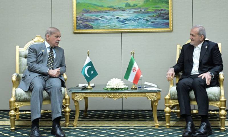 وزیراعظم کی ایران کے دورہ پر صدر ڈاکٹر مسعود پیزشکیان سے ملاقات