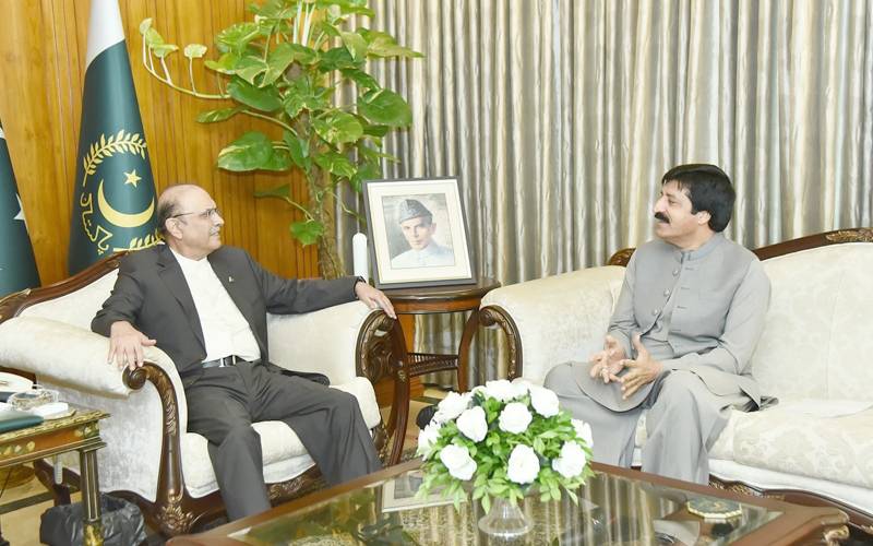 صدرآصف علی زرداری نے گورنر پنجاب کوملاقات کیلئے بلا لیا 