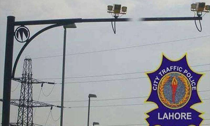  گوجرانولہ اور لاہور میں چوری شدہ موٹرسائیکلوں کے چالان ملنے پر شہریوں نےسر پکڑ لئے