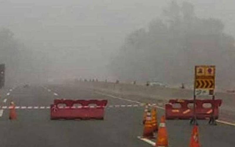 لاہور سیالکوٹ موٹروے ایم 11 دھند کی وجہ سے بند کر دی گئی