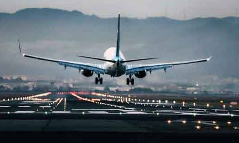 امریکی مسافرطیار ہ حادثہ سے بچ گیا، ہنگامی لینڈنگ 