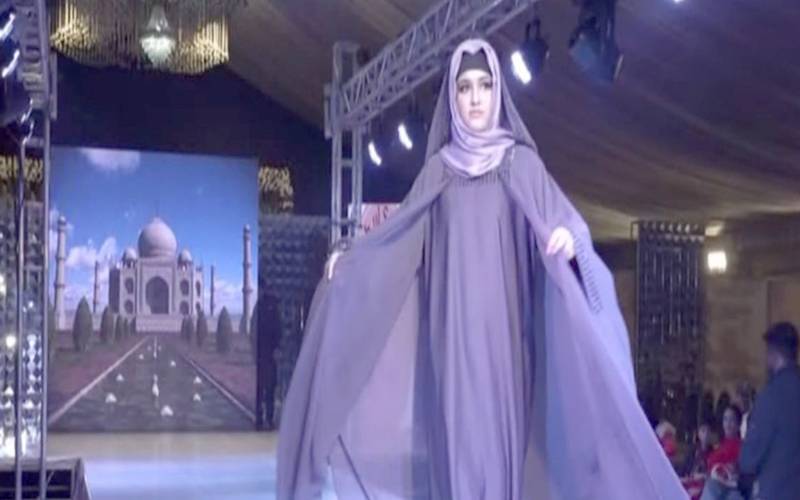 راولپنڈی میں رنگا رنگ فیشن شو،ماڈلز نے ریمپ پر جلوے بکھیرے