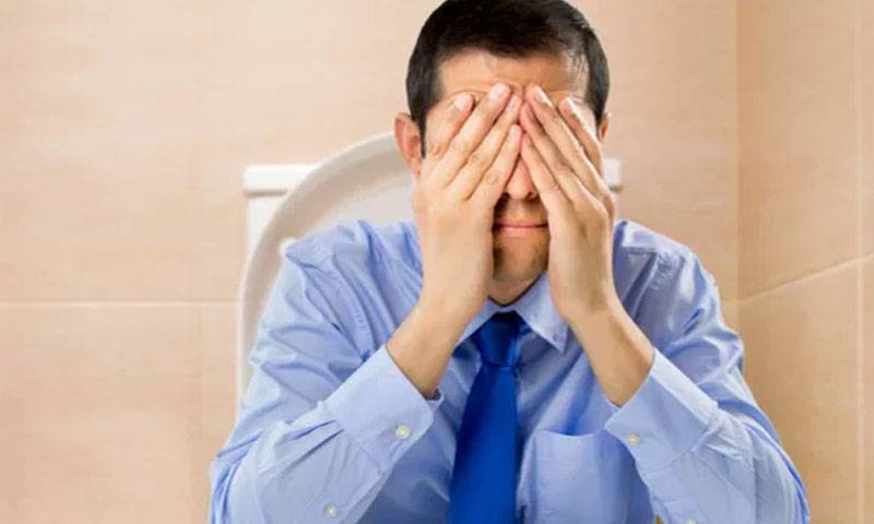 بیت الخلا میں دیر، انجینئر نوکری سےفارغ