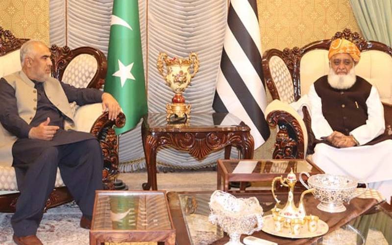 تحریک تحفظ آئین کے وفد کی مولانا فضل الرحمٰن سے ملاقات، کانفرنس میں شرکت کی دعوت