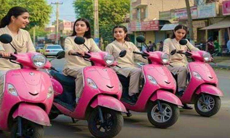 سندھ :خواتین کیلئے سکوٹی چلانے کی تربیت شروع