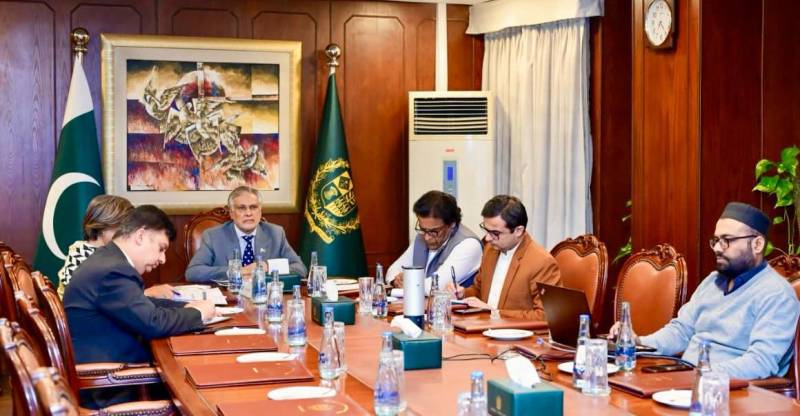  اسحاق ڈار کی زیرِ صدارت اہم اجلاس، آئی ٹی برآمدات سے آمدن اور زرمبادلہ بڑھانے پر غور 