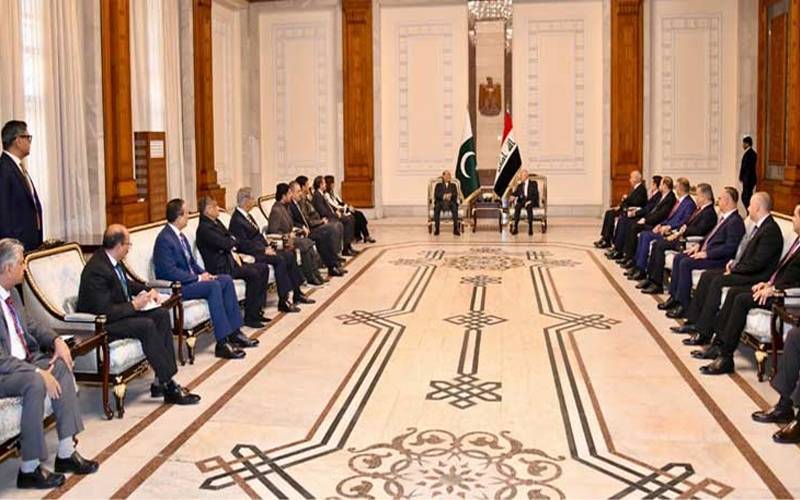 صدر مملکت بغداد پہنچ گئے، عراقی ہم منصب سے ملاقات،باہمی امور پر تبادلہ خیال 