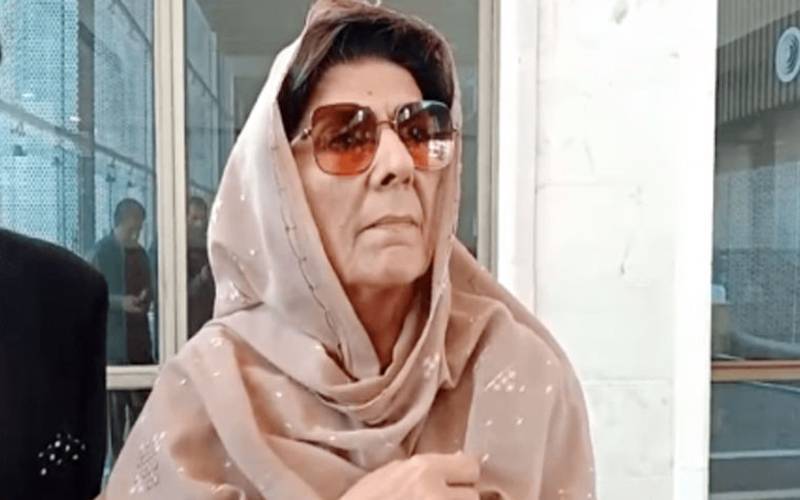 جو لوگ کہہ رہے ہیں مذاکرات کئے جائیں وہ عمران خان کے موقف کے ساتھ نہیں؛علیمہ خان