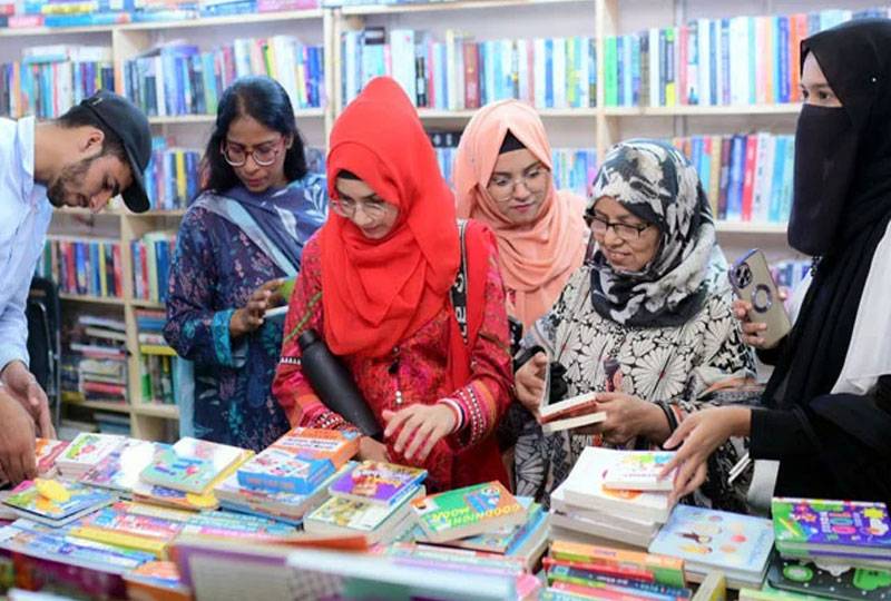 5 روز سے جاری کراچی عالمی کتب میلہ ختم، 5 لاکھ افراد کی شرکت