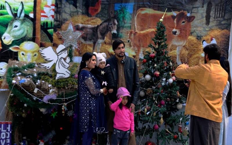 پاکستان سمیت دنیا بھر میں کرسمس کی تقریبات، گرجا گھروں میں خصوصی عبادات،صدر، وزیراعظم کی مبارکباد