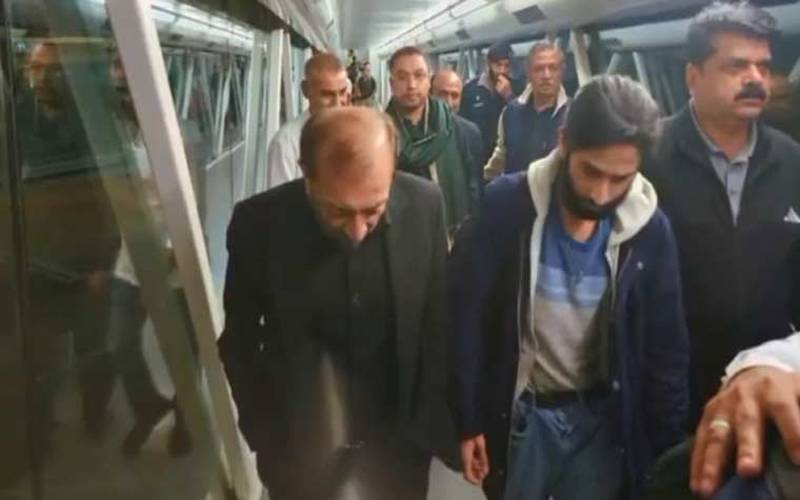 ڈاکٹر عمران فاروق کے دونوں صاحبزادے کراچی پہنچ گئے