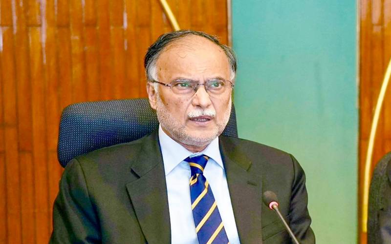 لائیو پروگرام کےدوران آخر کیا ہوا تھا؟ احسن اقبال نے حقائق بتا دئیے