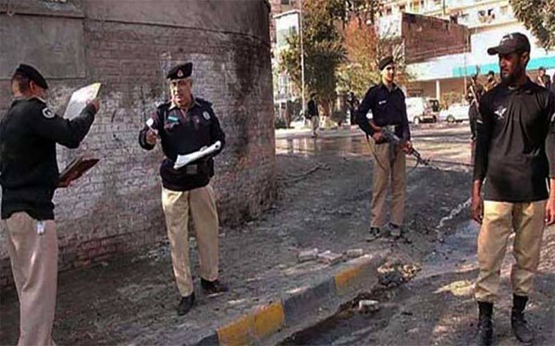 پشاور: پولیس مقابلے میں انتہائی مطلوب ٹارگٹ کلرگینگ کے 5 کارندے سرغنہ سمیت ہلاک  