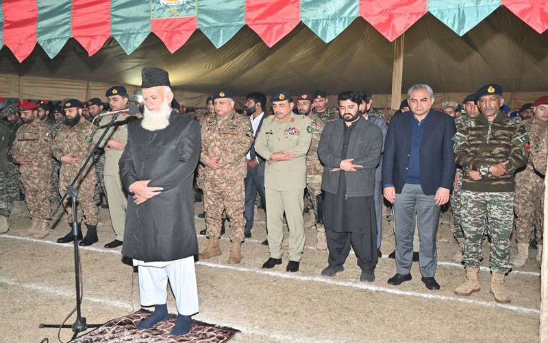 شہید میجر عدیل زمان کی نماز جنازہ  پشاور گیریژن میں ادا،فیلڈمارشل سمیت دیگر کی شرکت