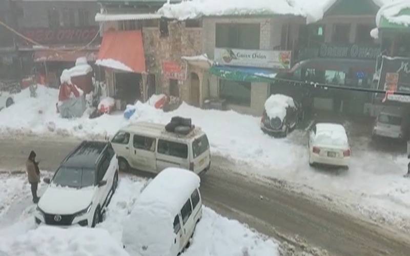 دیر کے شہری علاقوں میں بارش اور پہاڑوں پر برفباری، سردی بڑھ گئی