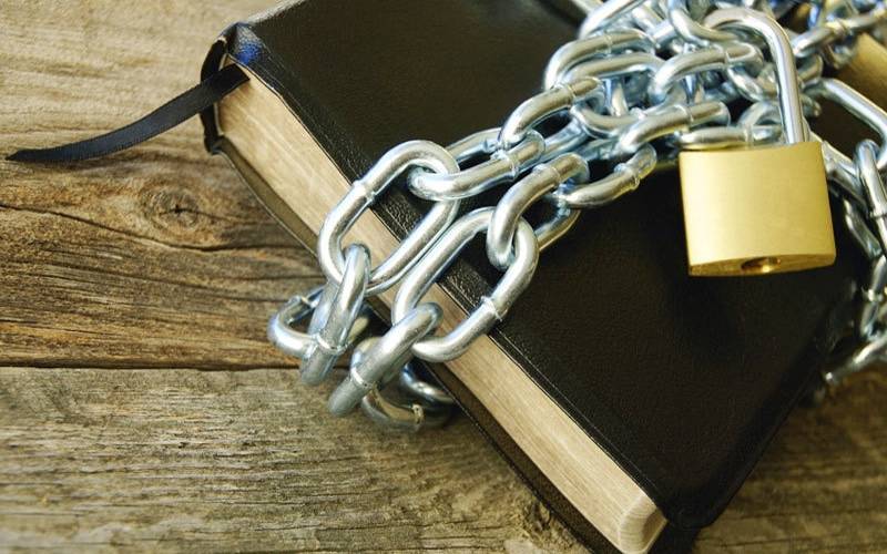 طالبان کی علم دشمنی مزید بے نقاب، سینکڑوں کتابیں اور نصاب پر پابندی 