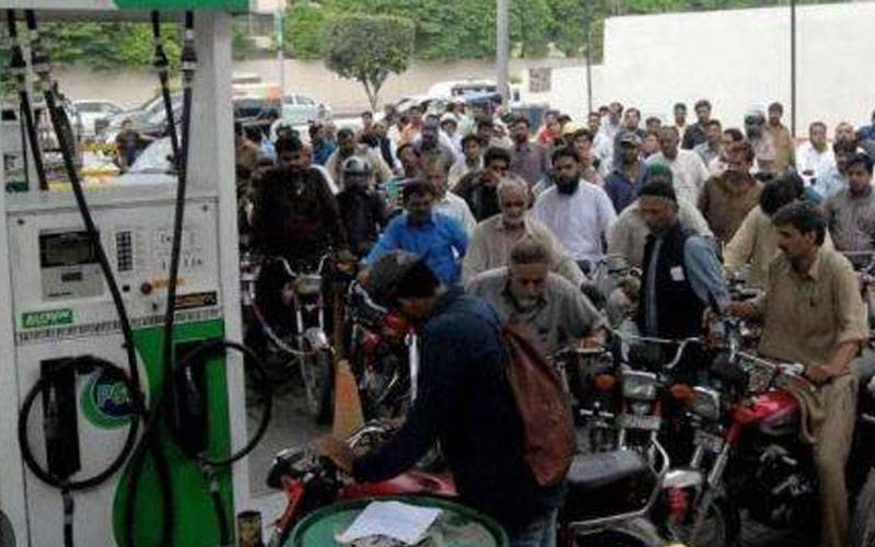 سال کے پہلے دن پٹرول کی قیمت وہی ہو گی جو 2025کےپہلےدن تھی