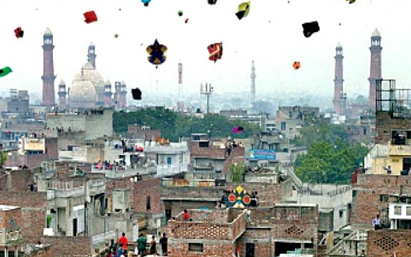 پنجاب میں پتنگ بازی پرمکمل پابندی؛ محکمہ داخلہ نے مراسلہ جاری کر دیا