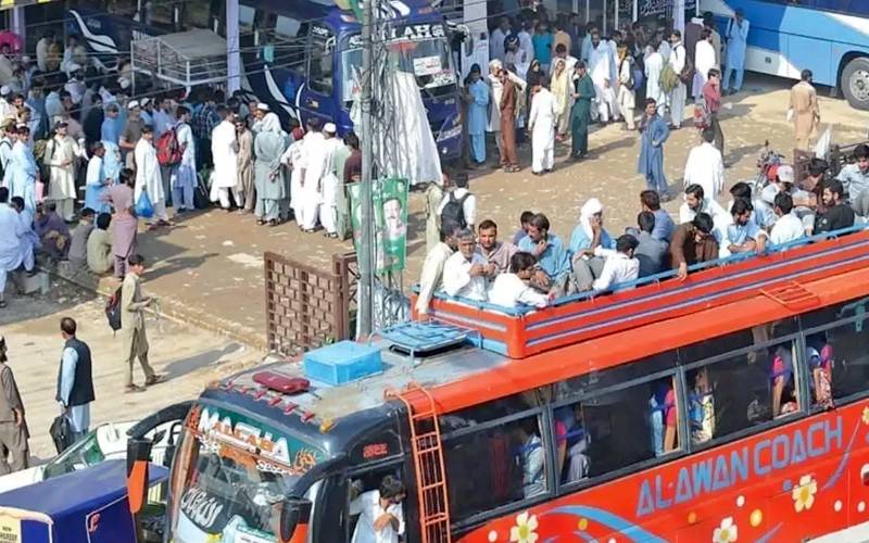 پیٹرولیم مصنوعات کی قیمتوں میں کمی کے بعدکرایوں میں بھی کمی کامطالبہ 