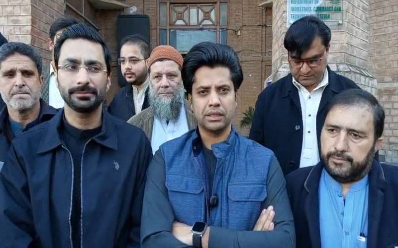 عطا تارڑ صرف اپنی جماعت کی خواتین سے متعلق بیانات پر ردعمل دیتے ہیں،شفیع جان 