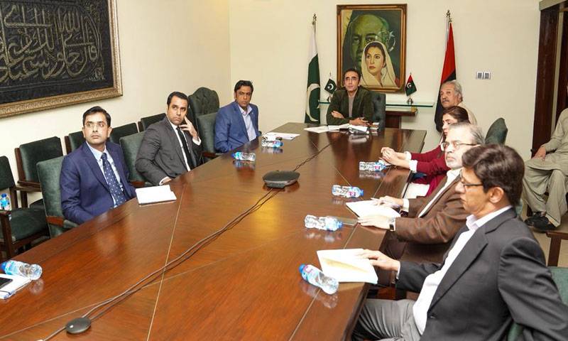 چیئرمین پیپلزپارٹی بلاول بھٹو کو سندھ حکومت کے جاری ترقیاتی منصوبوں پر بریفنگ 