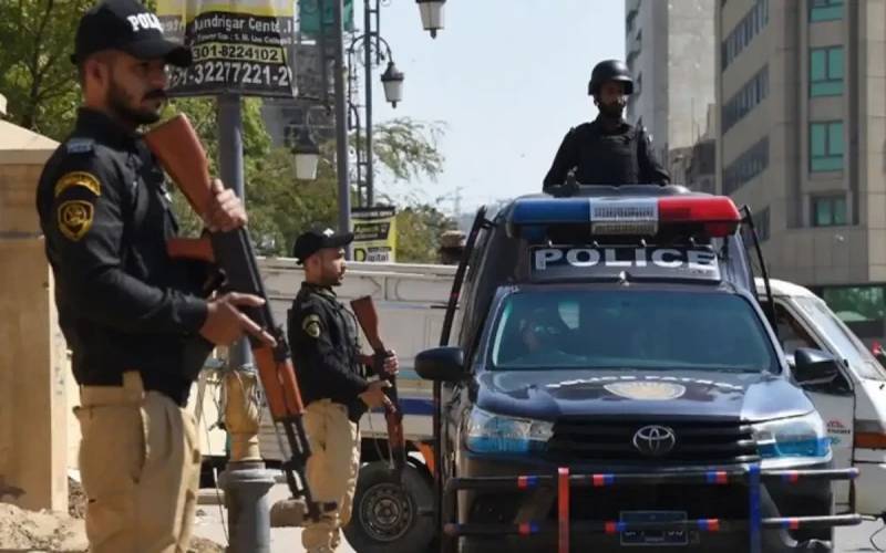 کراچی: گھر میں ڈکیتی کرنے والے 3 ڈاکو پولیس مقابلے میں ہلاک 