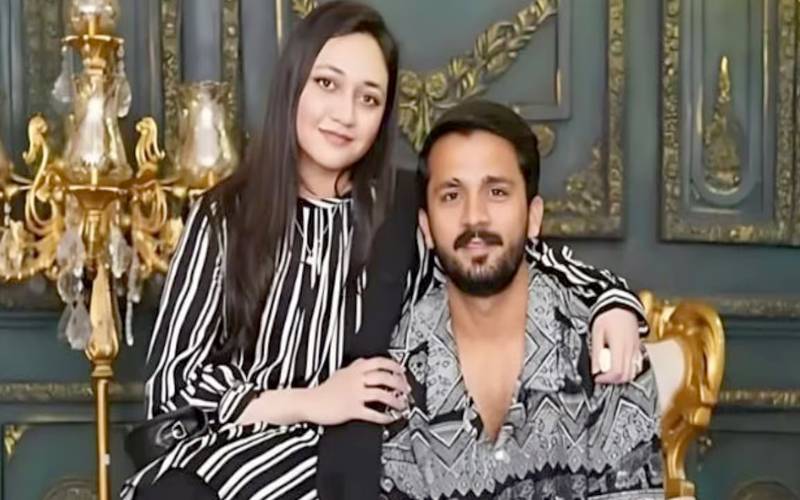 رجب بٹ کی سالگرہ میں اہلیہ کی عدم موجودگی،کئی سوالات کھڑے ہوگئے