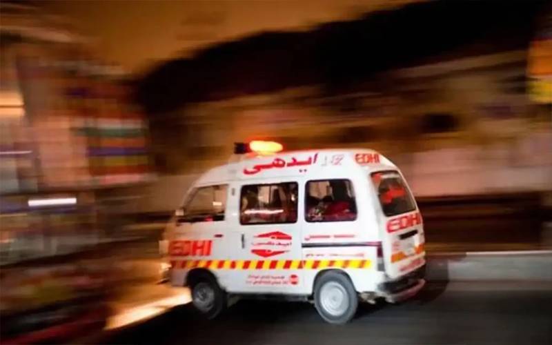 افسوسناک خبر !شدید دھند کے باعث 2بسیں اور کار آپس میں ٹکرا گئیں