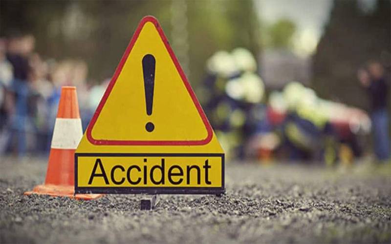  بس موڑ کاٹتے ہوئے کھائی میں جا گری ، 5 مسافر جاں بحق، 7 خواتین سمیت 27 زخمی