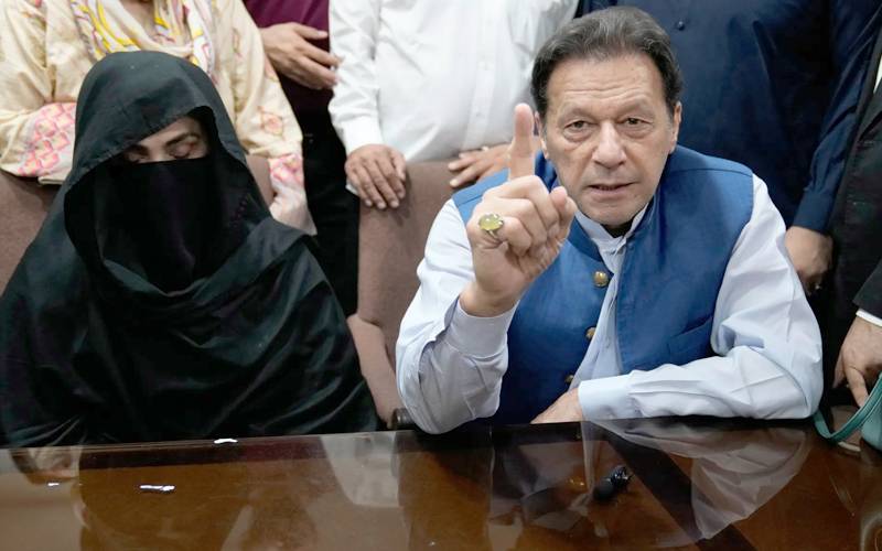 بانی پی ٹی آئی سے انکی اہلیہ بشریٰ بی بی کی ملاقات کروا دی گئی