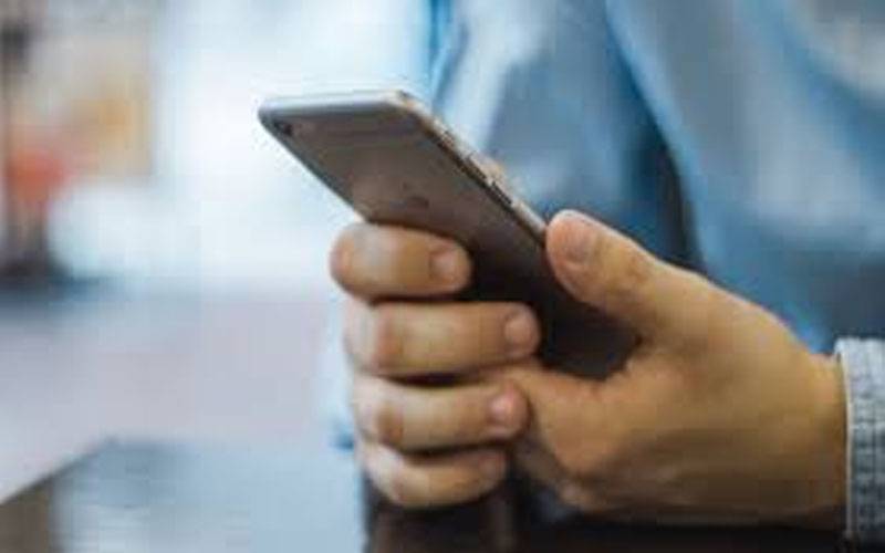 کیا موبائل فون ہاتھ میں نہ ہو تو گھبراہٹ محسوس ہوتی ہے؟ ماہرین نے خبردار کر دیا