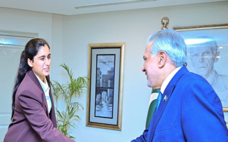 وزیرخارجہ سے ڈی میک گروپ کی شریک منیجنگ ڈائریکٹرکی ملاقات،اہم شعبوں میں ترقی پرتبادلۂ خیال